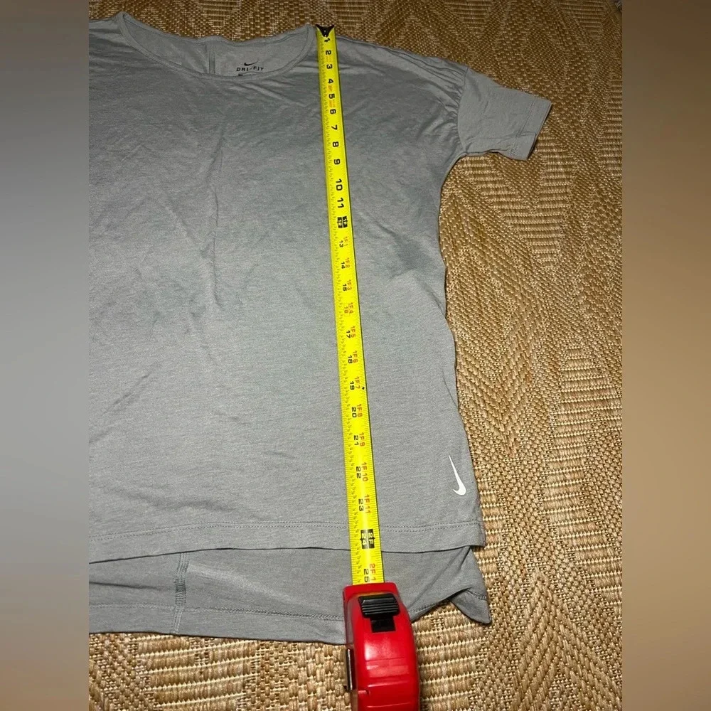 Nike Dri Fit Women's Grey Short Sleeve Tshirt, Drop Tail,Size S,Great Condition